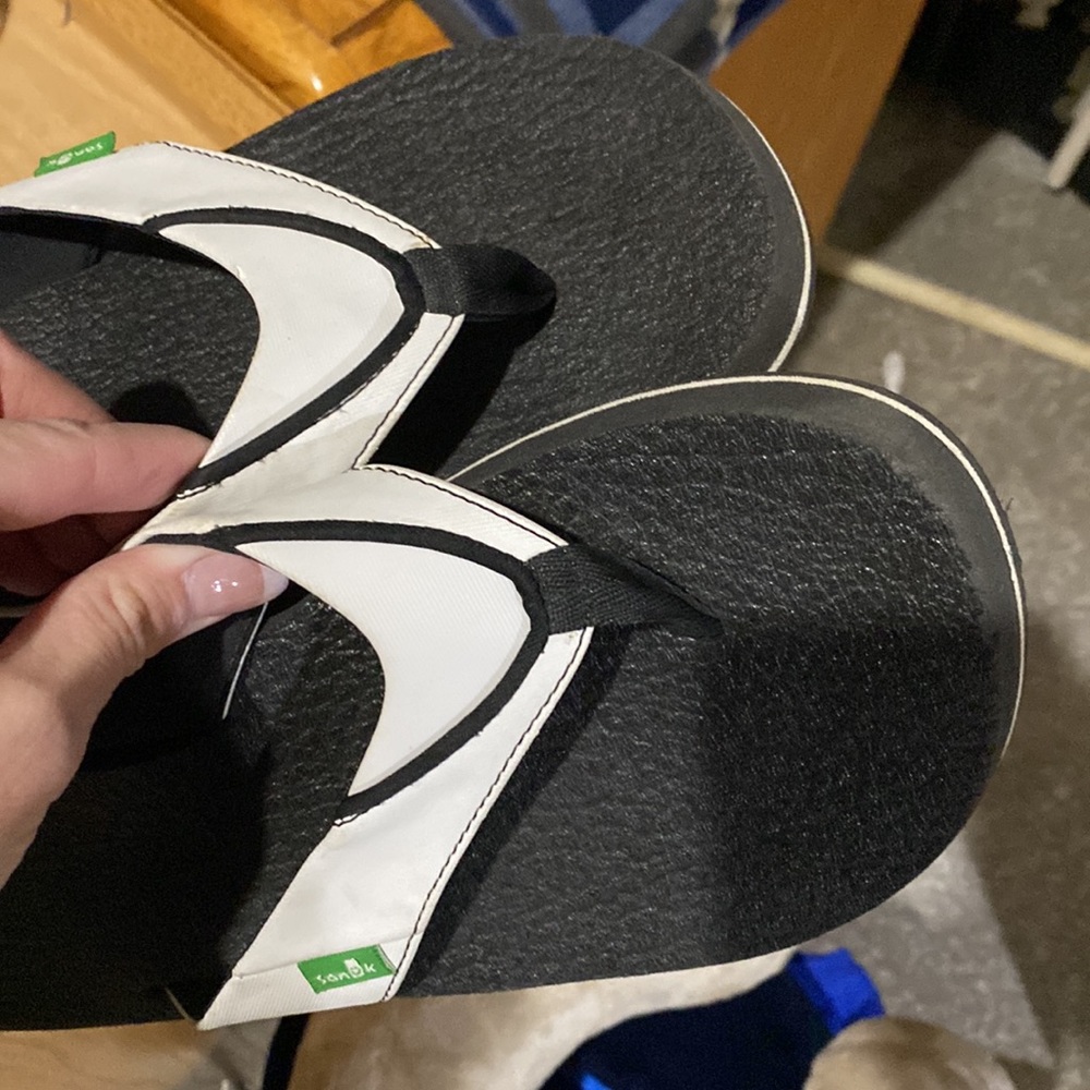 Sanuk Flip Flops - Picture 2 of 5